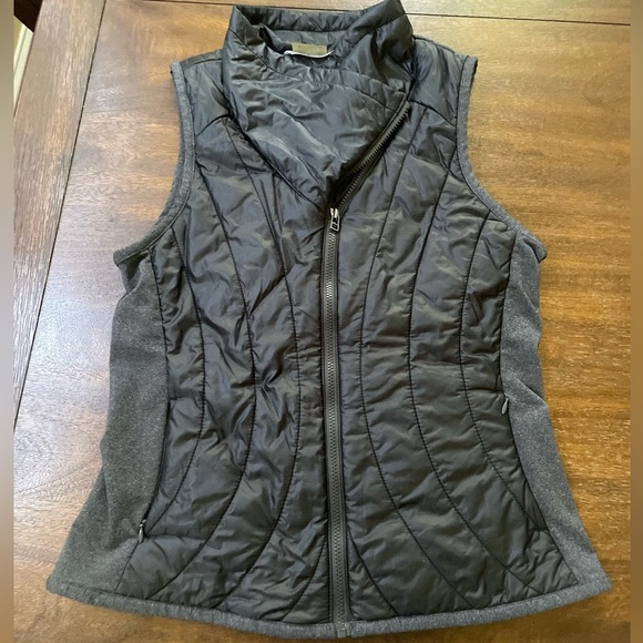 Athleta Knit Asymmetric Black Vest Full Zip with magnetic closure Women's Large - Picture 1 of 14
